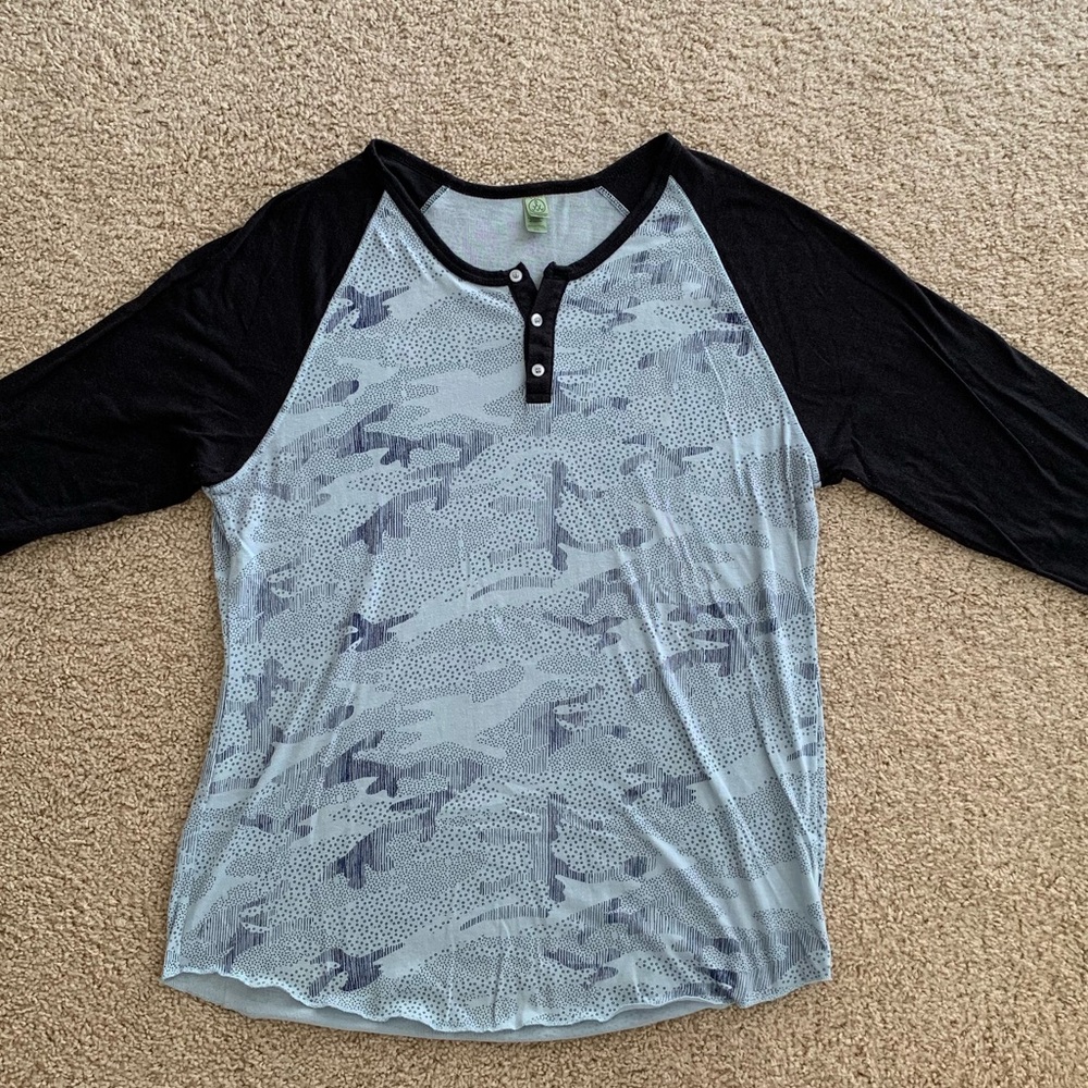 Alternative 3/4 sleeve henley, scallop cut